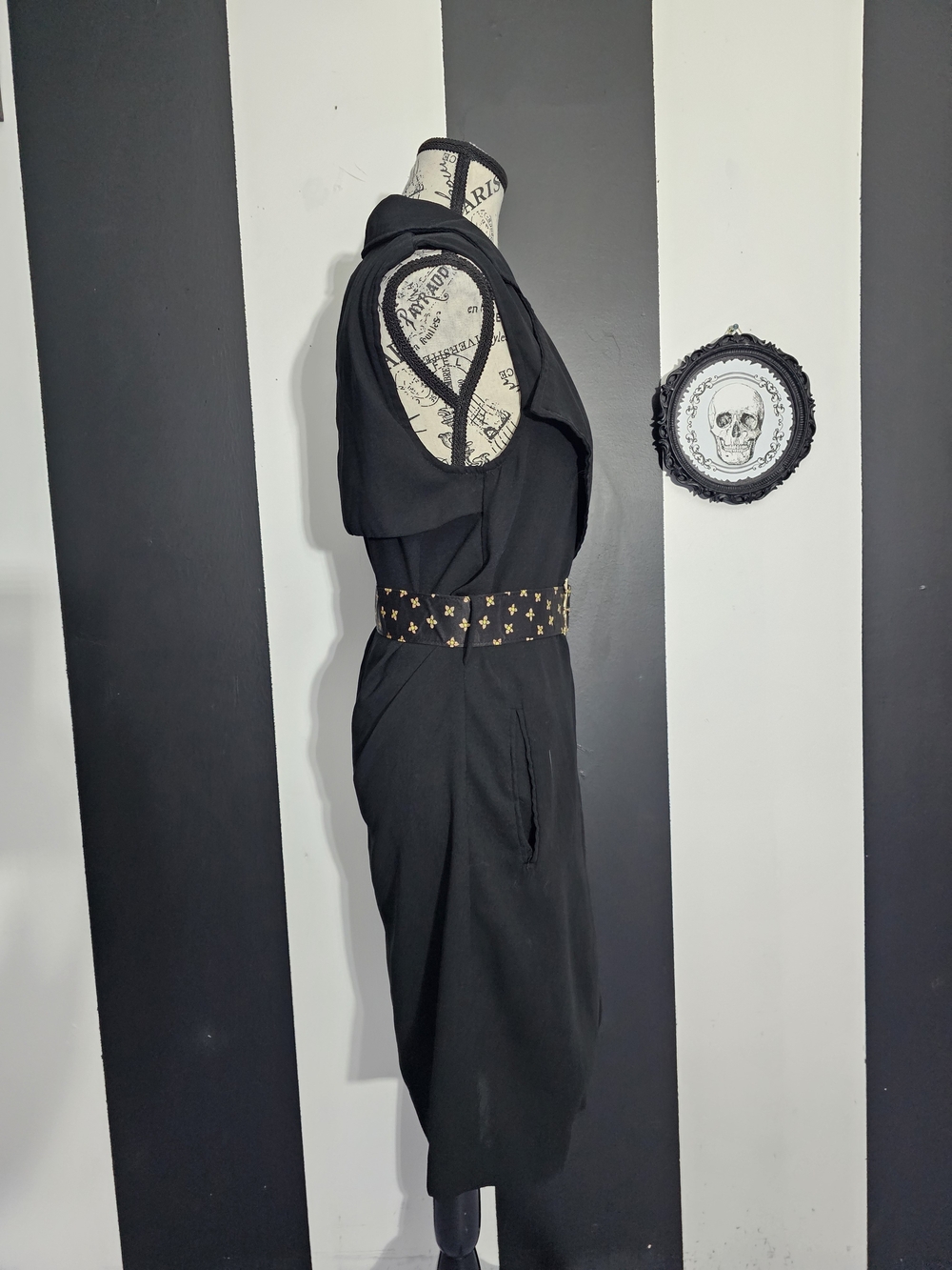 Sleeveless Midi Dress with Gold-Star Belt - Picture 3 of 7